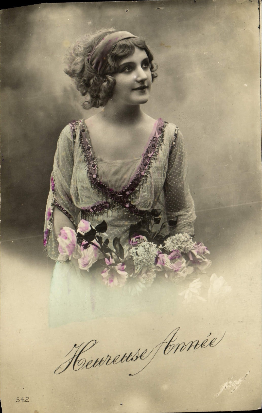 Jeune femme en robe ornée — 'Heureuse Année' — série 542
