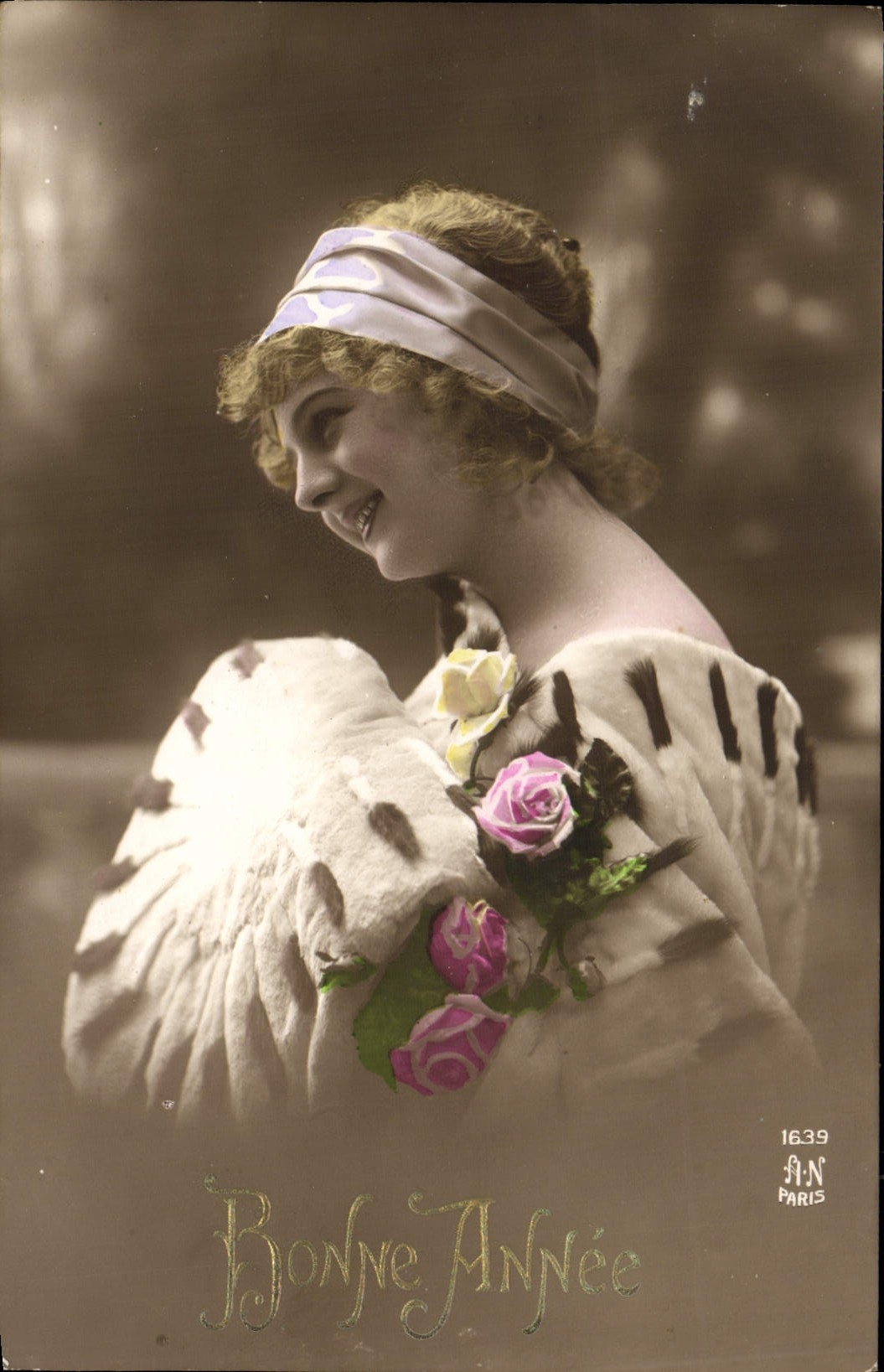 Femme souriante avec roses — Bonne Année — A.N. Paris, n° 1639