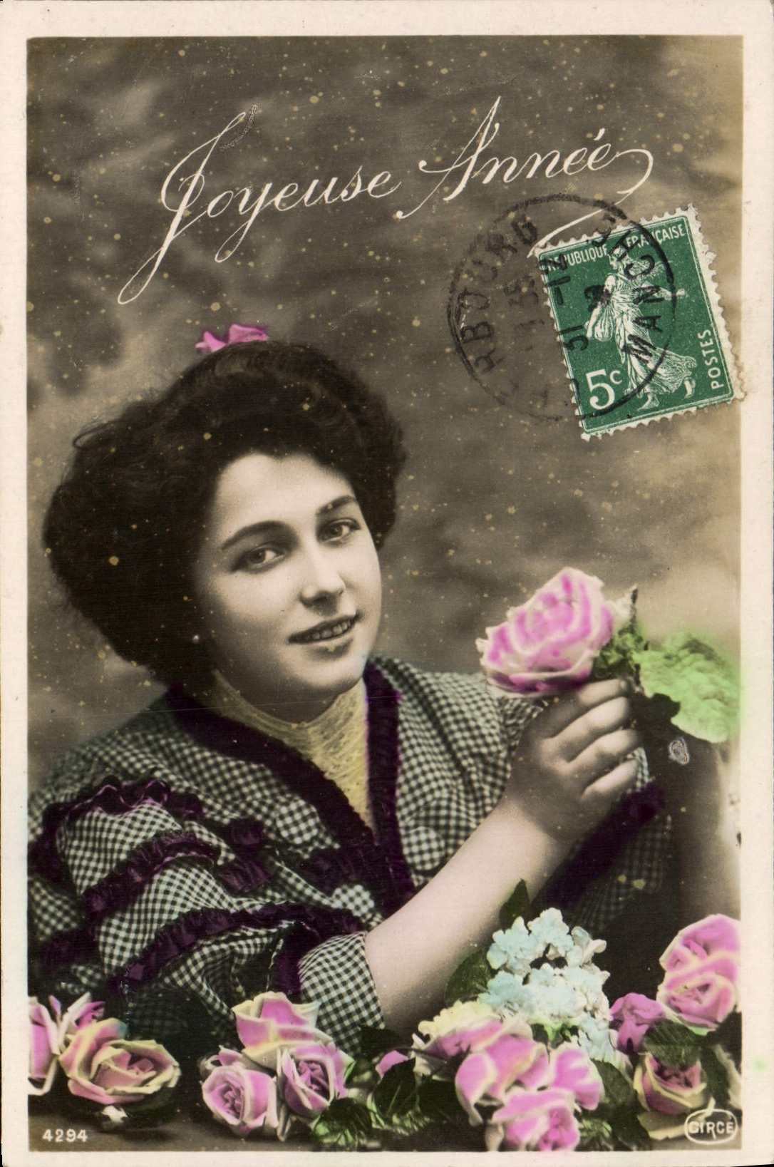 Jeune femme avec roses — Joyeuse Année — éditeur STIRCE, n° 4294
