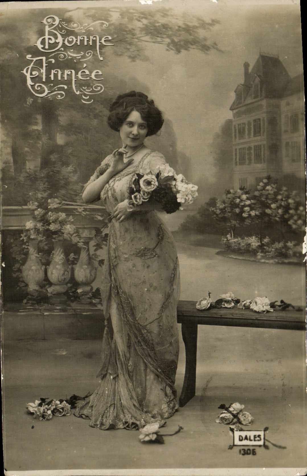 Femme en robe élégante — Bonne Année — DALES 1306