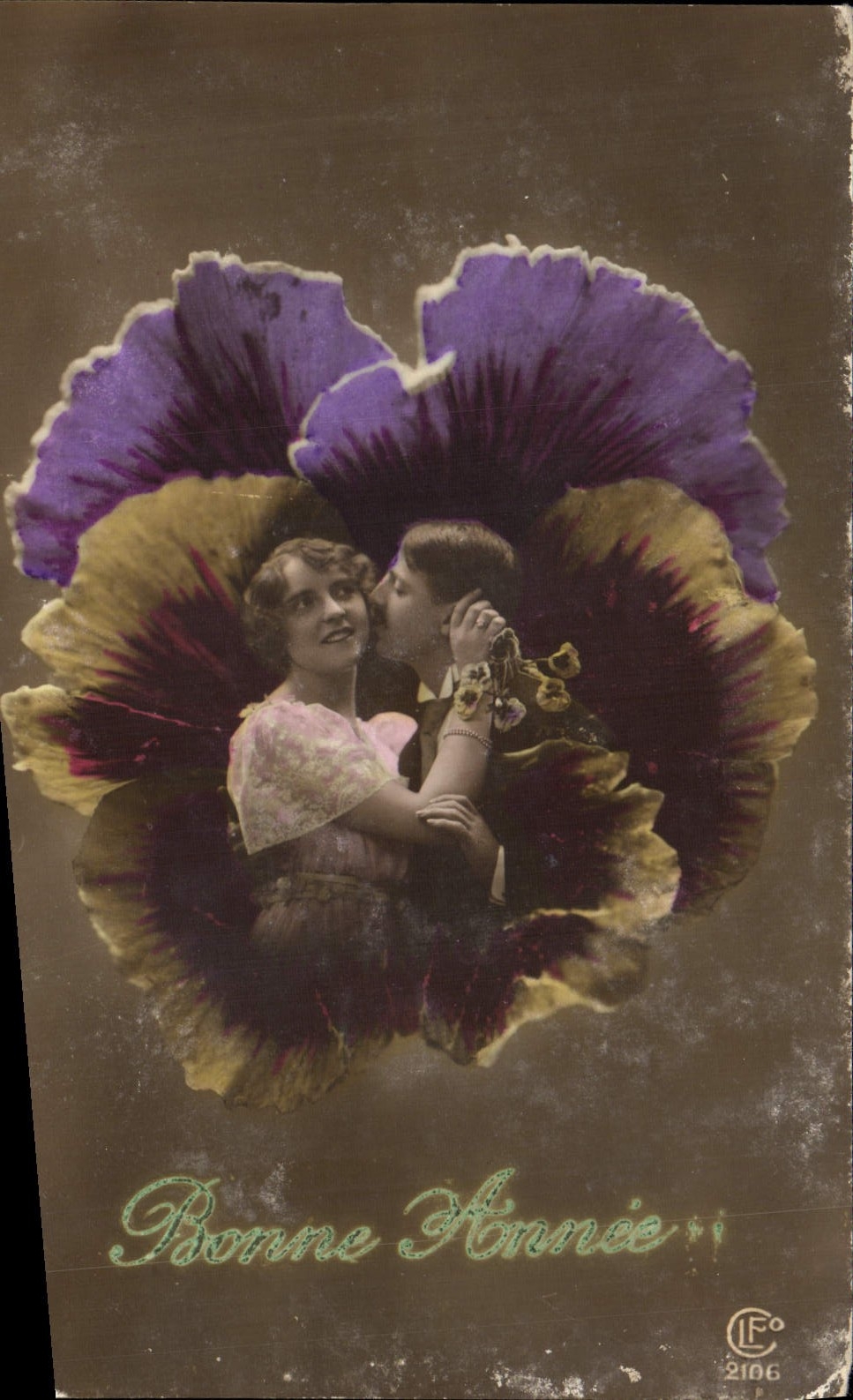 Couple amoureux — sous une pensée violette — éditeur LF° n°2106