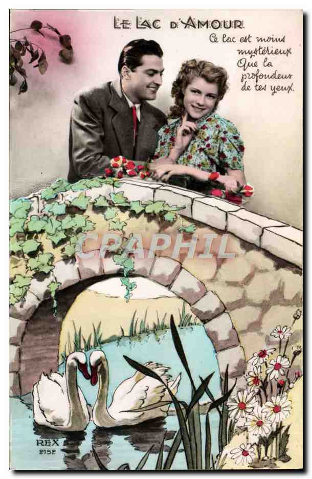 CPA Fantaisie Femme Le lac d'amour Cygnes