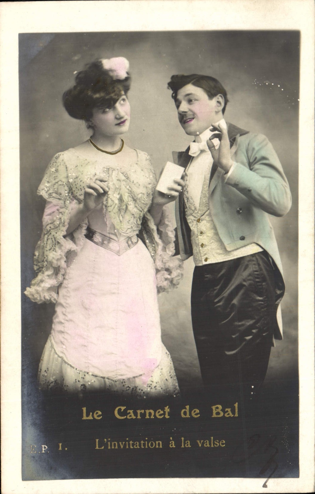 CPA Fantaisie Femme Le carnet de bal 