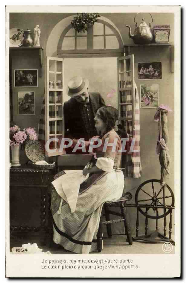 CPA Fantaisie Femme Fileuse