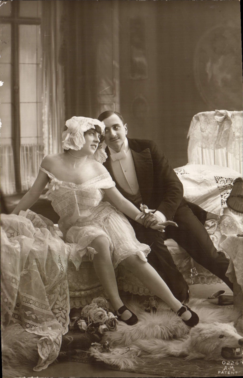 Couple élégant — studio — A.M. PATENT, n° 0226