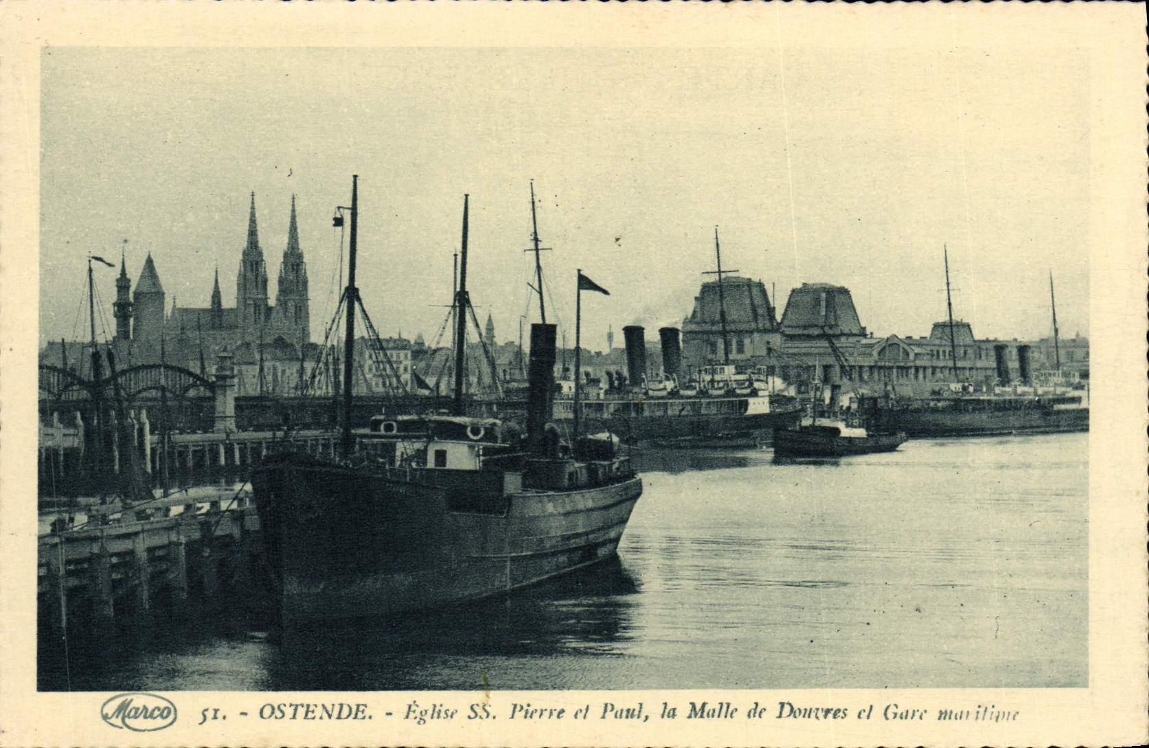 CPA Ostende Eglise SS Pierre et Paul la Malle de Douvres et Gare maritime Bateaux