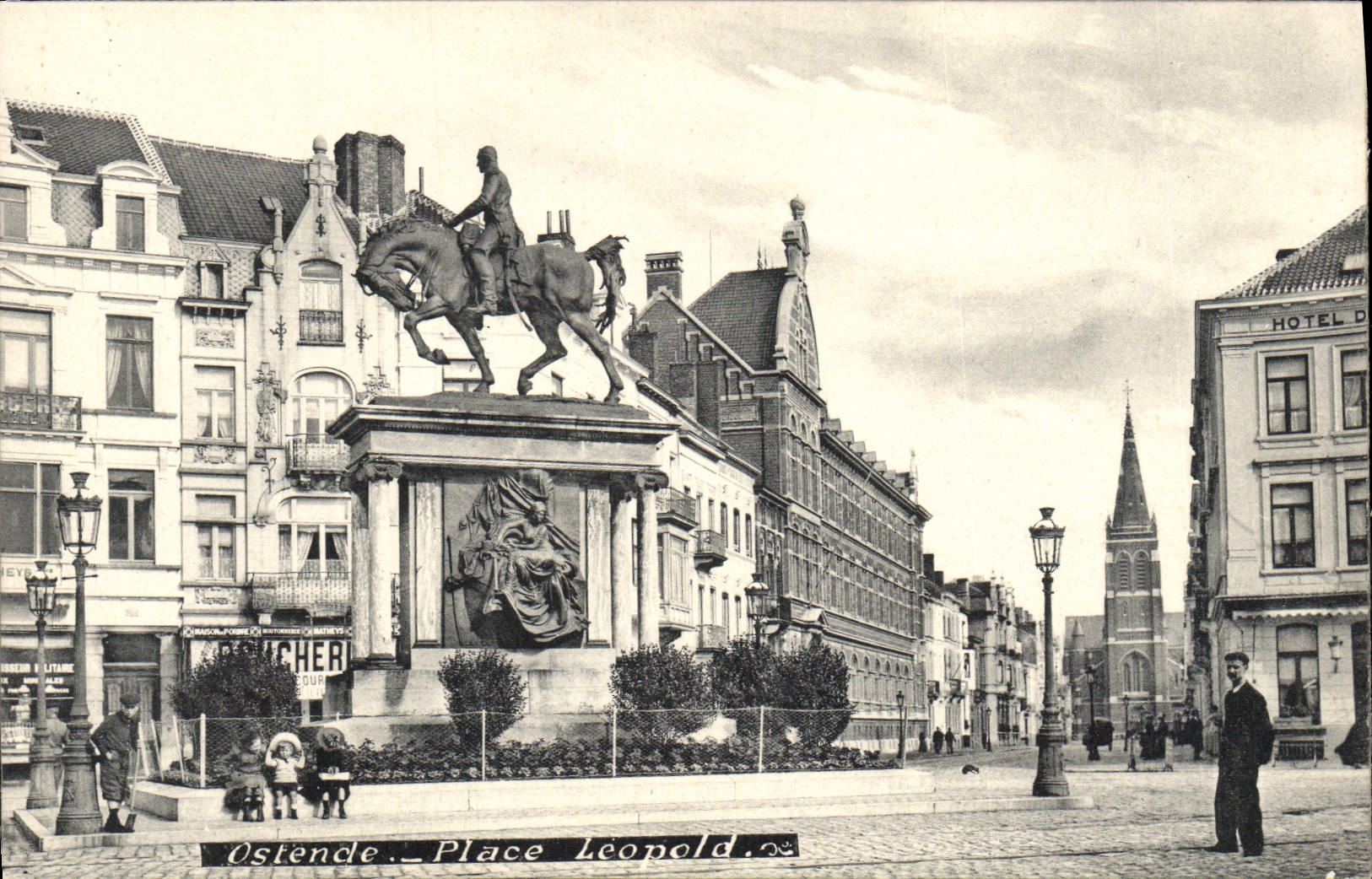 CPA Ostende Place Leopold