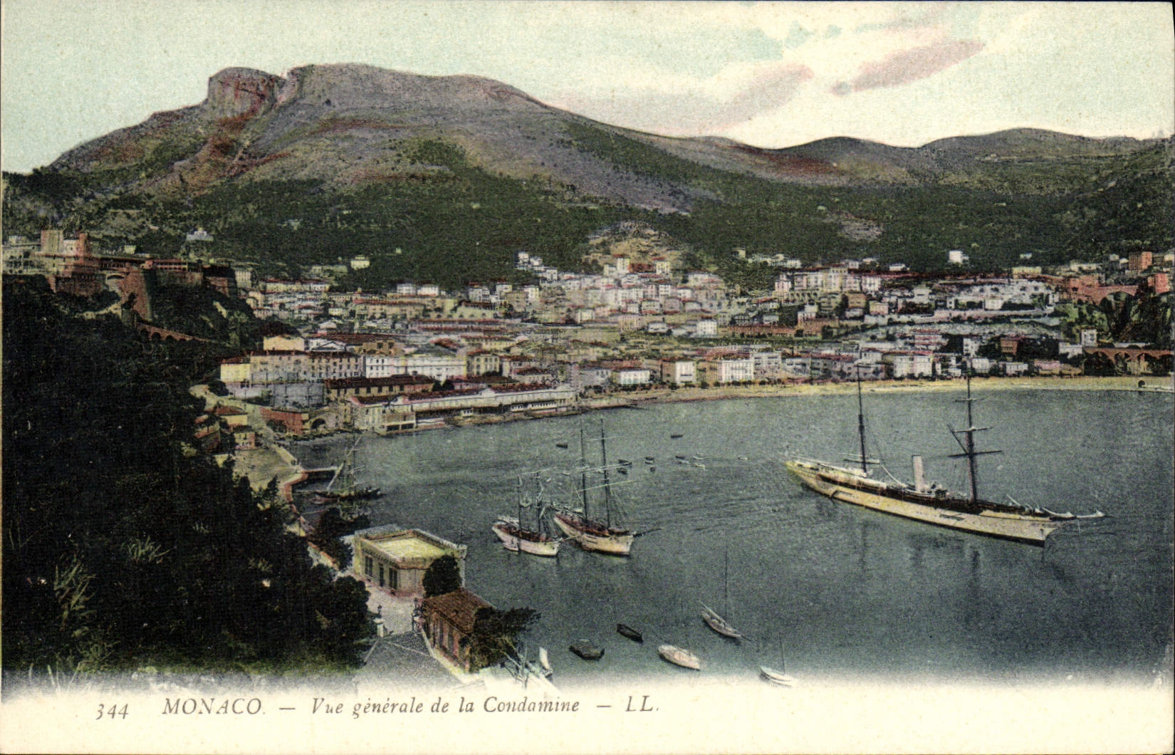 CPA Monte Carlo Vue Generale de la Condamine Bateau