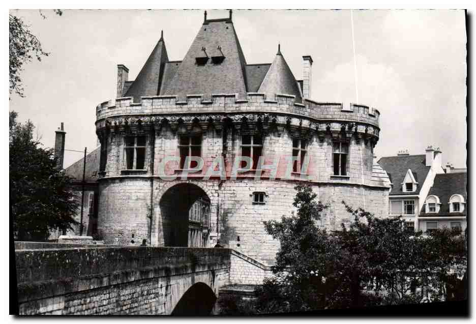 CPM Vendome Hotel de Ville Ancienne Porte Saint Georges