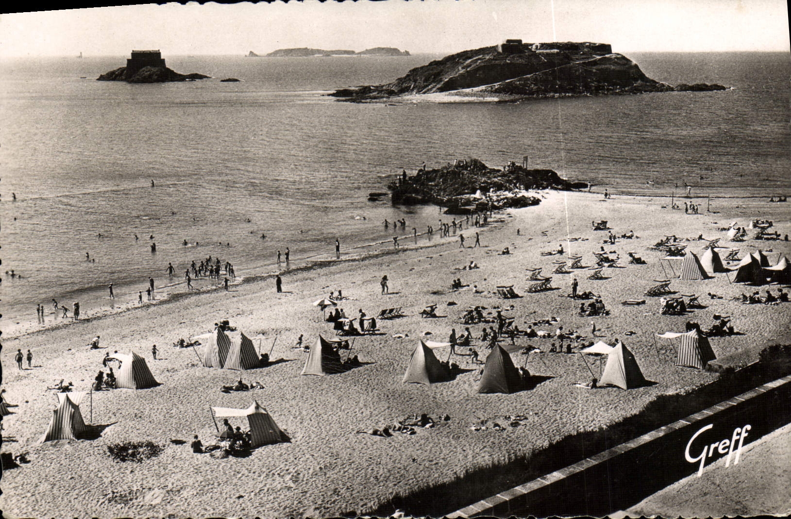 Saint-Malo — La Plage, le Grand Bey et l'Île Cézambre — Éditions Greff