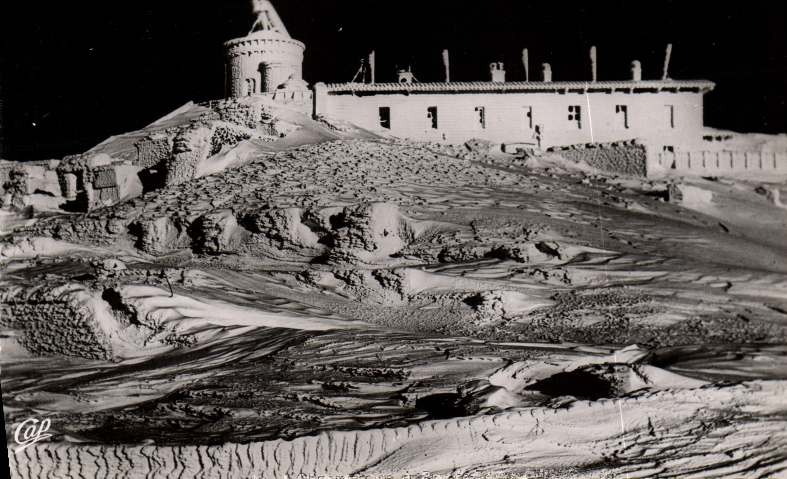 L'O bservatoire du Puy-de-Dôme — sous son armure de glace — Édition de l'Observatoire