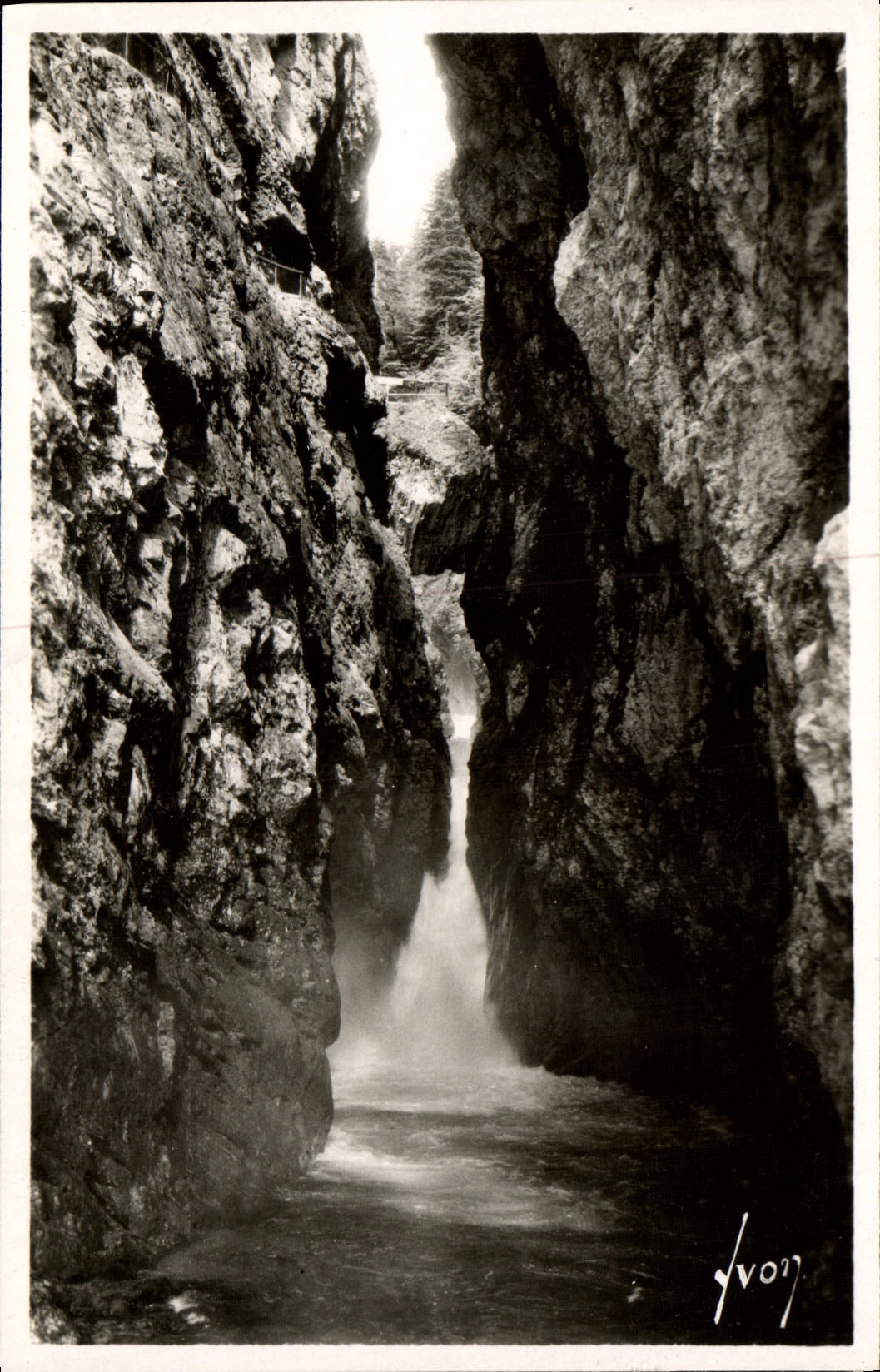 Gorges de la Diosaz — Pont naturel et cascade du Soufflet — Éditions d'Art 'Yvon' Servoz
