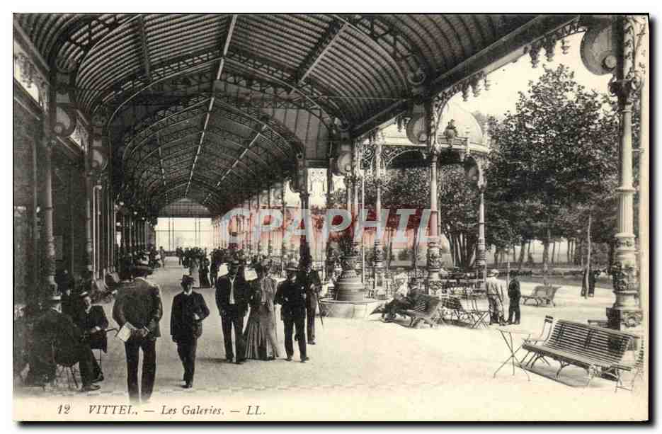 CPA Vittel Les Galeries
