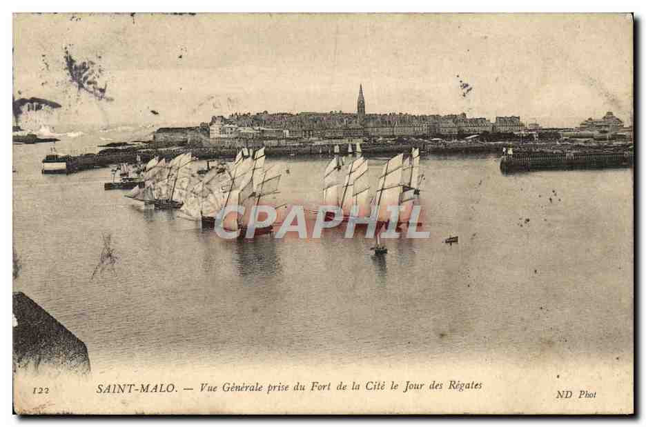 CPA Saint Malo Vue Generale Prise Du Fort De La Cite Le Jour Des Regates Bateaux