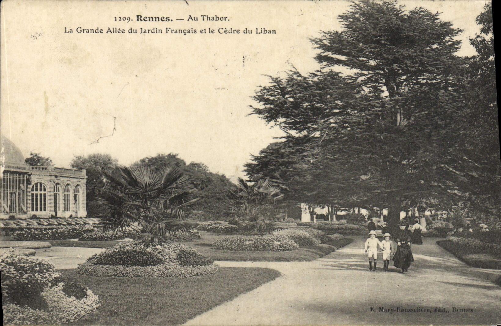 Rennes — Au Thabor. La Grande Allée du Jardin Français et le Cèdre du Liban — E. Mary-Floussellière, Rennes