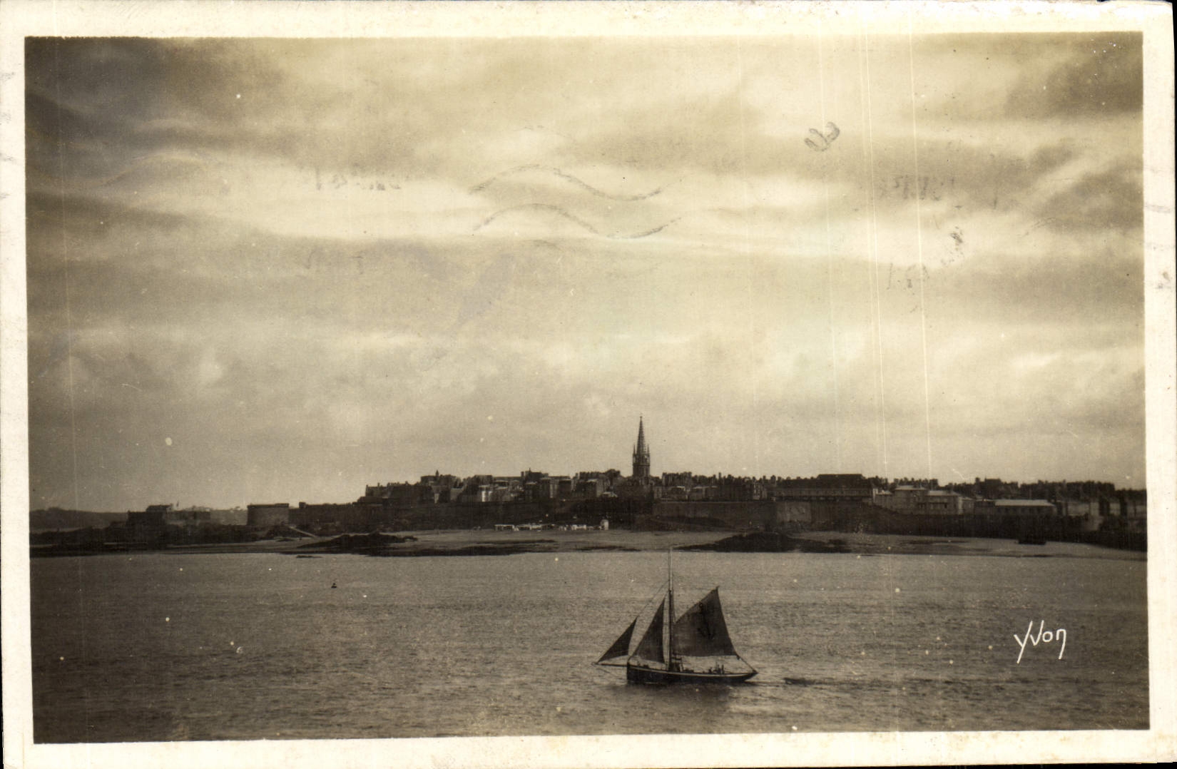 Saint-Malo — vue générale prise de Dinard — Les Éditions d'Art, reproduction interdite