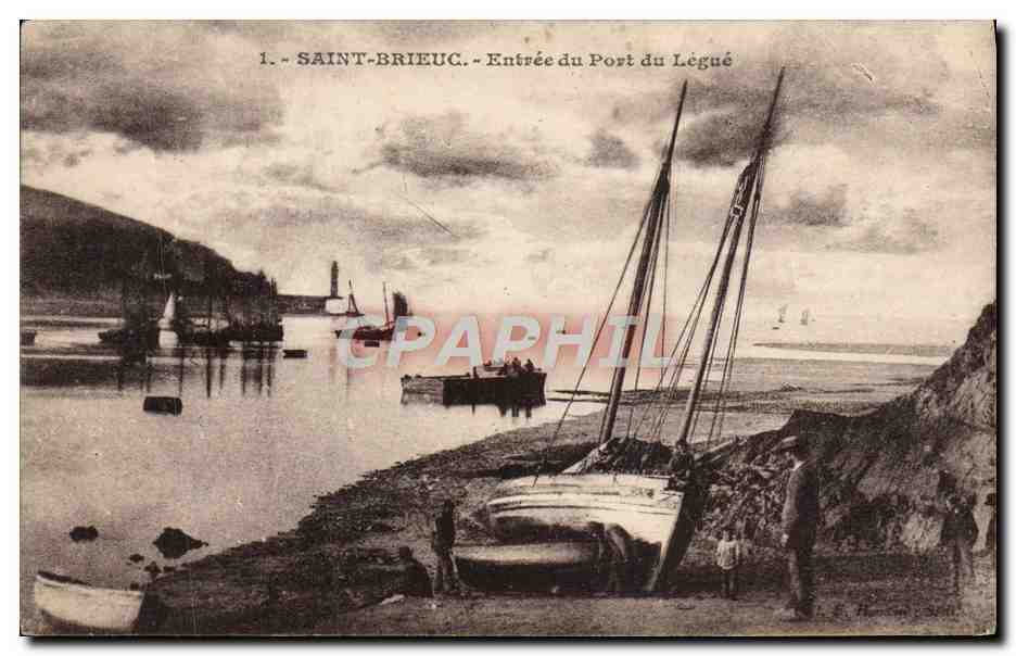 CPA Saint Brieuc Entree du Port du Legue Bateau