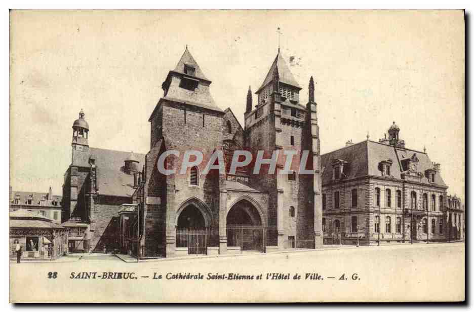 CPA Saint Brieuc La Cathedrale Saint Etienne et L'Hotel de Ville