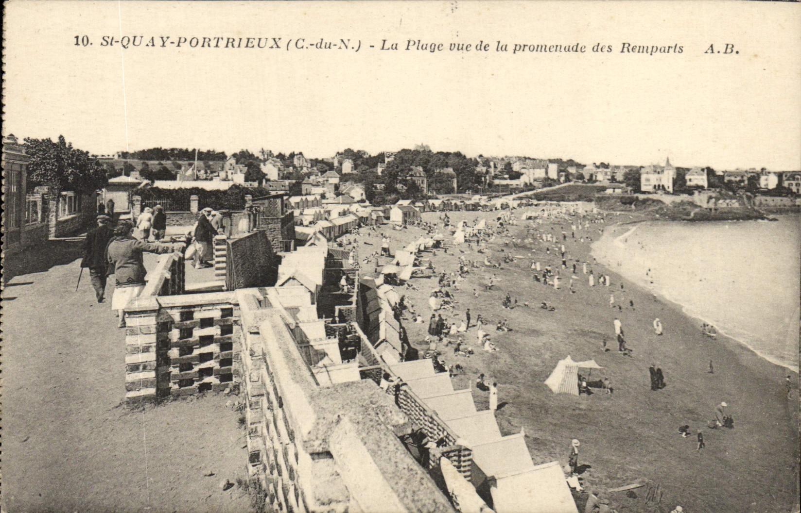 CPA St Quay Portrieux La Plage Vue de la Promenade des remparts
