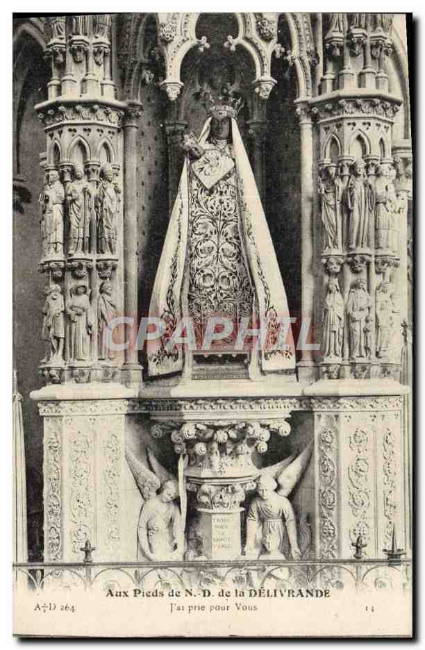 Aux Pieds de N.-D. de la Délivrande — statue de la Vierge couronnée dans un retable gothique — éditeur A+D 264