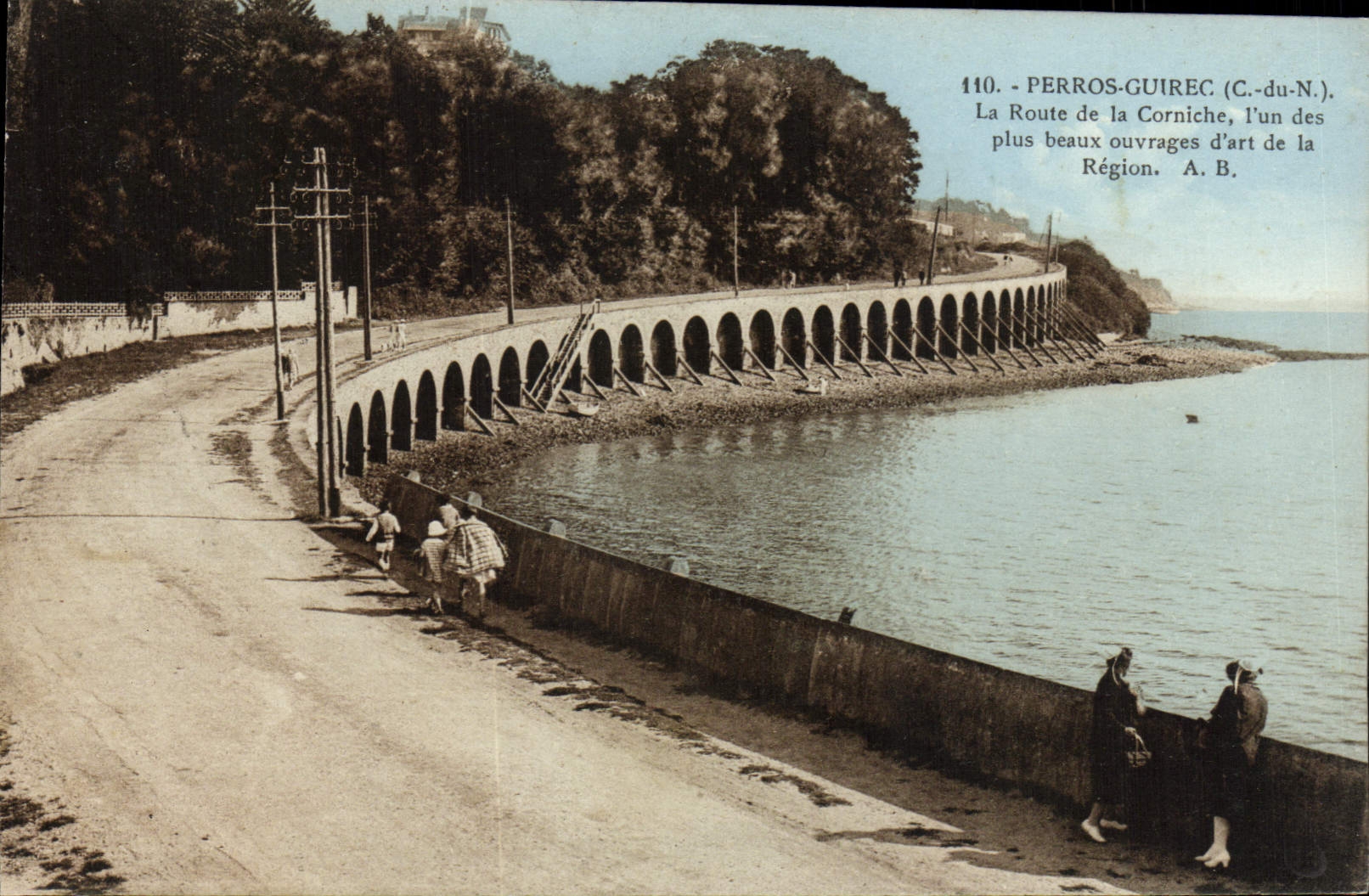 Perros-Guirec (C.-du-N.) — La Route de la Corniche, l'un des plus beaux ouvrages d'art de la Région — A. B. — n° 110