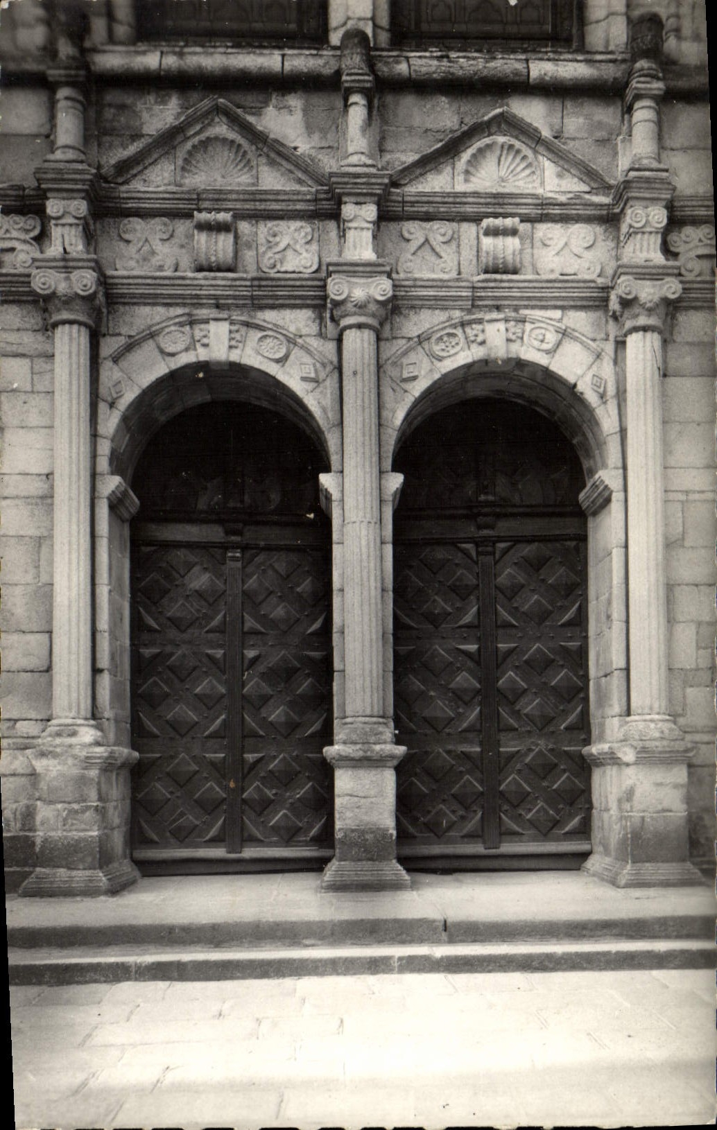 Saint-Malo de Dinan — Porche de l'église, XVIe siècle Renaissance classique — CPAPHIL