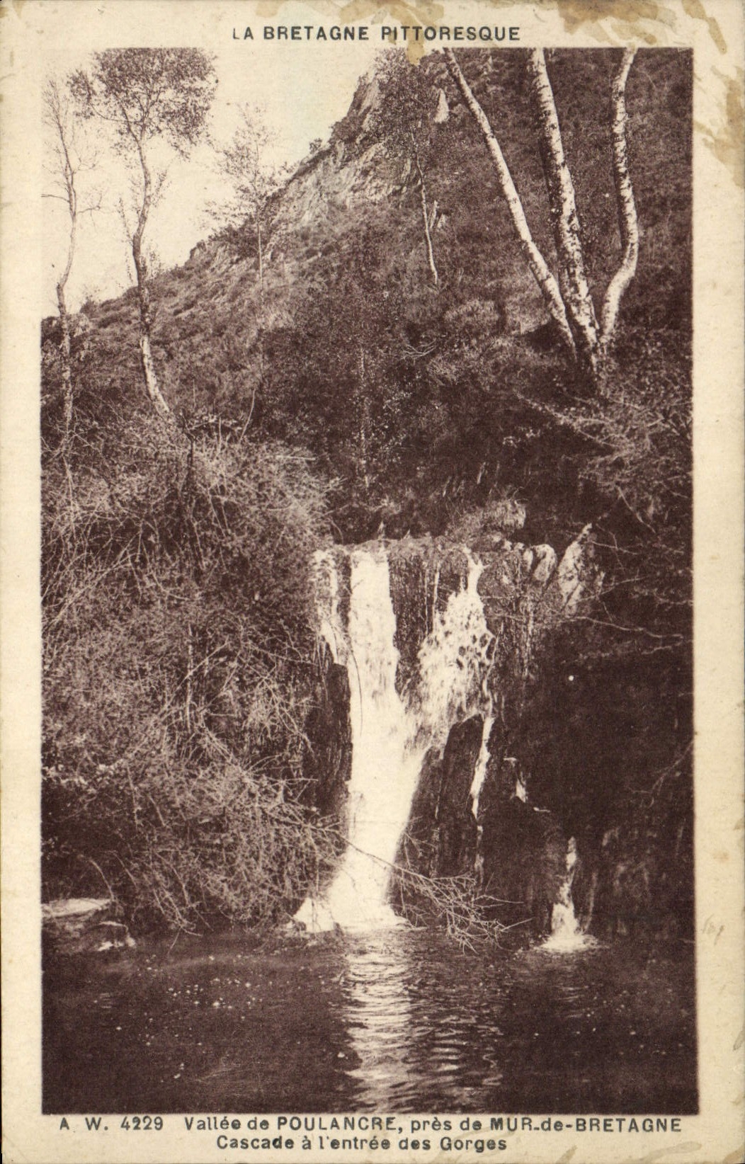 Cascade à l'entrée des Gorges — Vallée de Poulancré, près de Mur-de-Bretagne — A.W. 4229