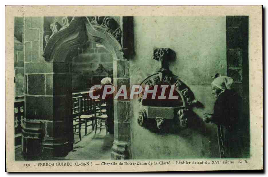 CPA Perros Guirec Chapelle de Notre Dame de la Clarte Benitier Folklore