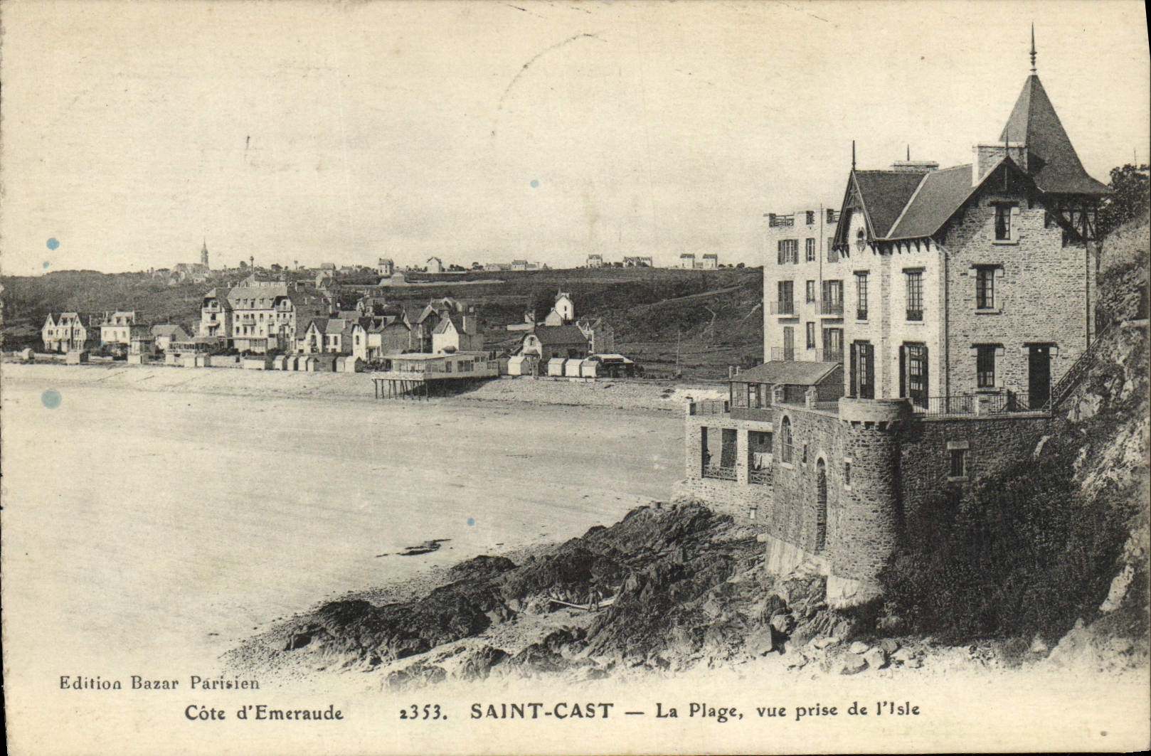 SAINT-CAST — La Plage, vue prise de l'Isle — Edition Bazar Parisien n°2353