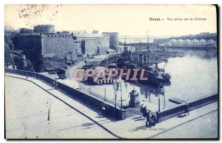 CPA Brest Vue Prise sur la Chateau Bateaux
