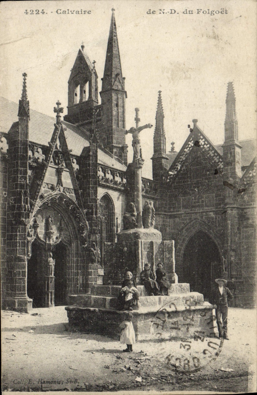 CPA Calvaire De Notre Dame Du Fologet Enfants