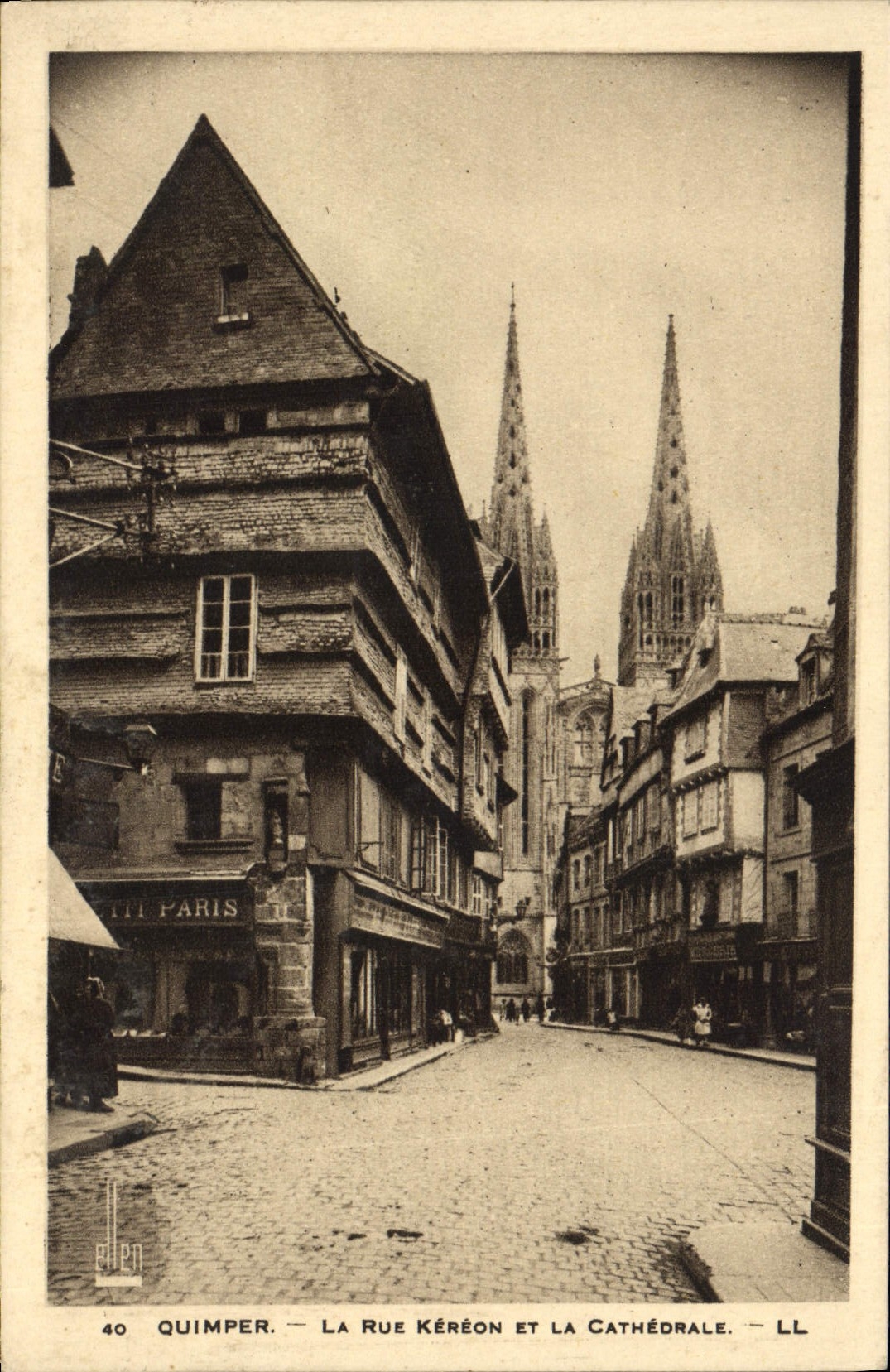 CPA Quimper La Rue Kereon Et La Cathedrale