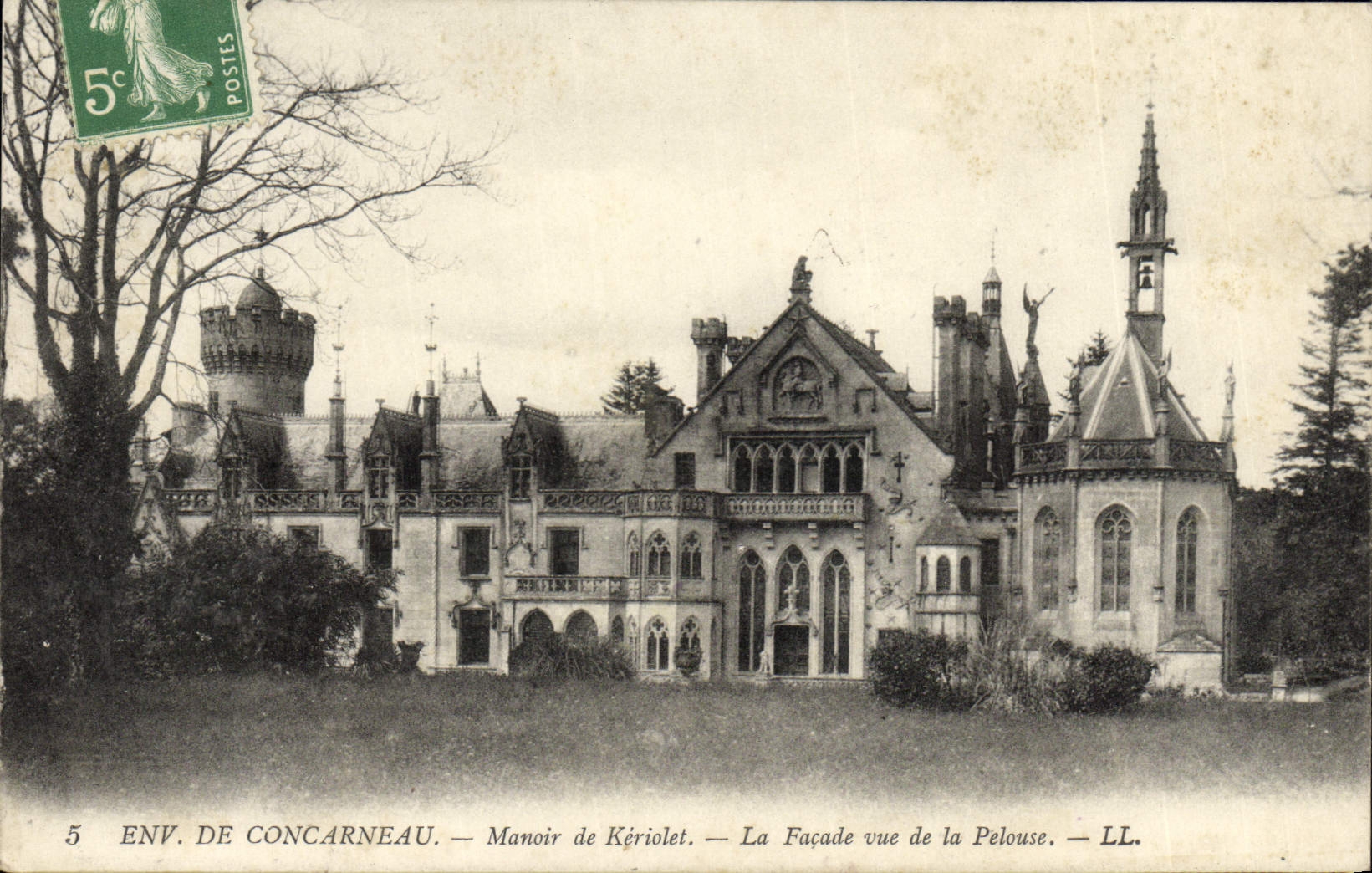 CPA Concarneau Manoir de Keriolet La facade vue de la pelouse 
