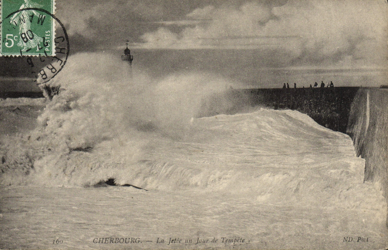 CPA Cherbourg La Jetee un Jour de Tempete
