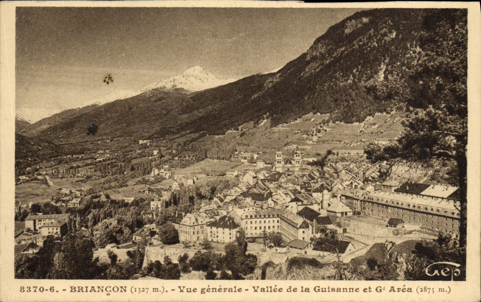 Briançon (1327 m.) — Vue générale — Vallée de la Guisanne et Grand Aréa (2875 m.) — Gep