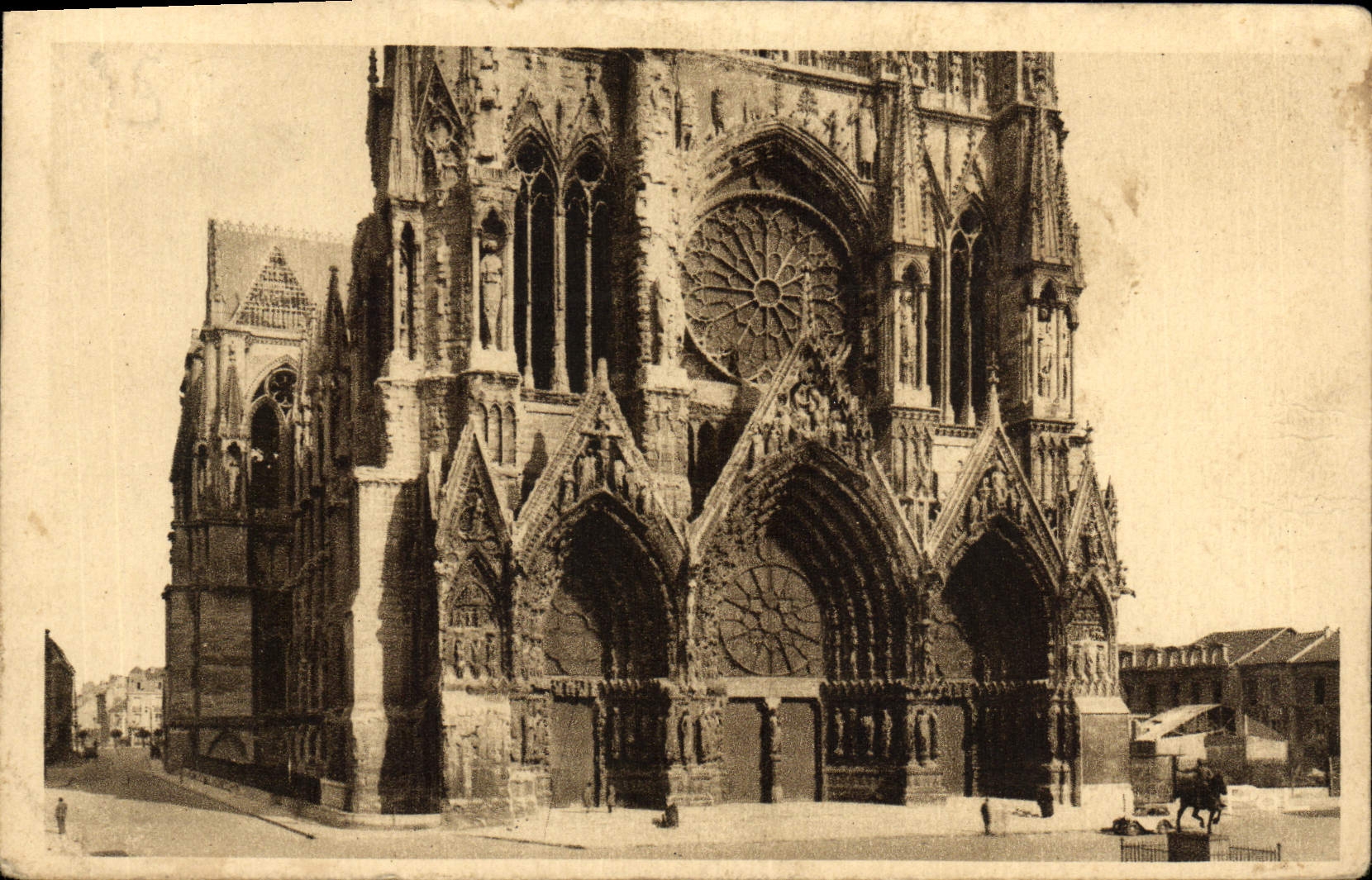 CPA Reims La Cathedrale Le Portail