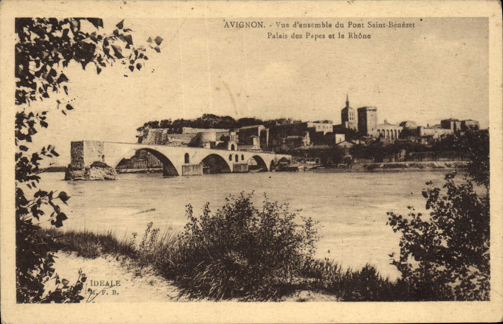Avignon - Vue d'ensemble du Pont Saint-Bénézet, Palais des Papes et le Rhône — Édition artistique 'IDÉALE' n° F.B.