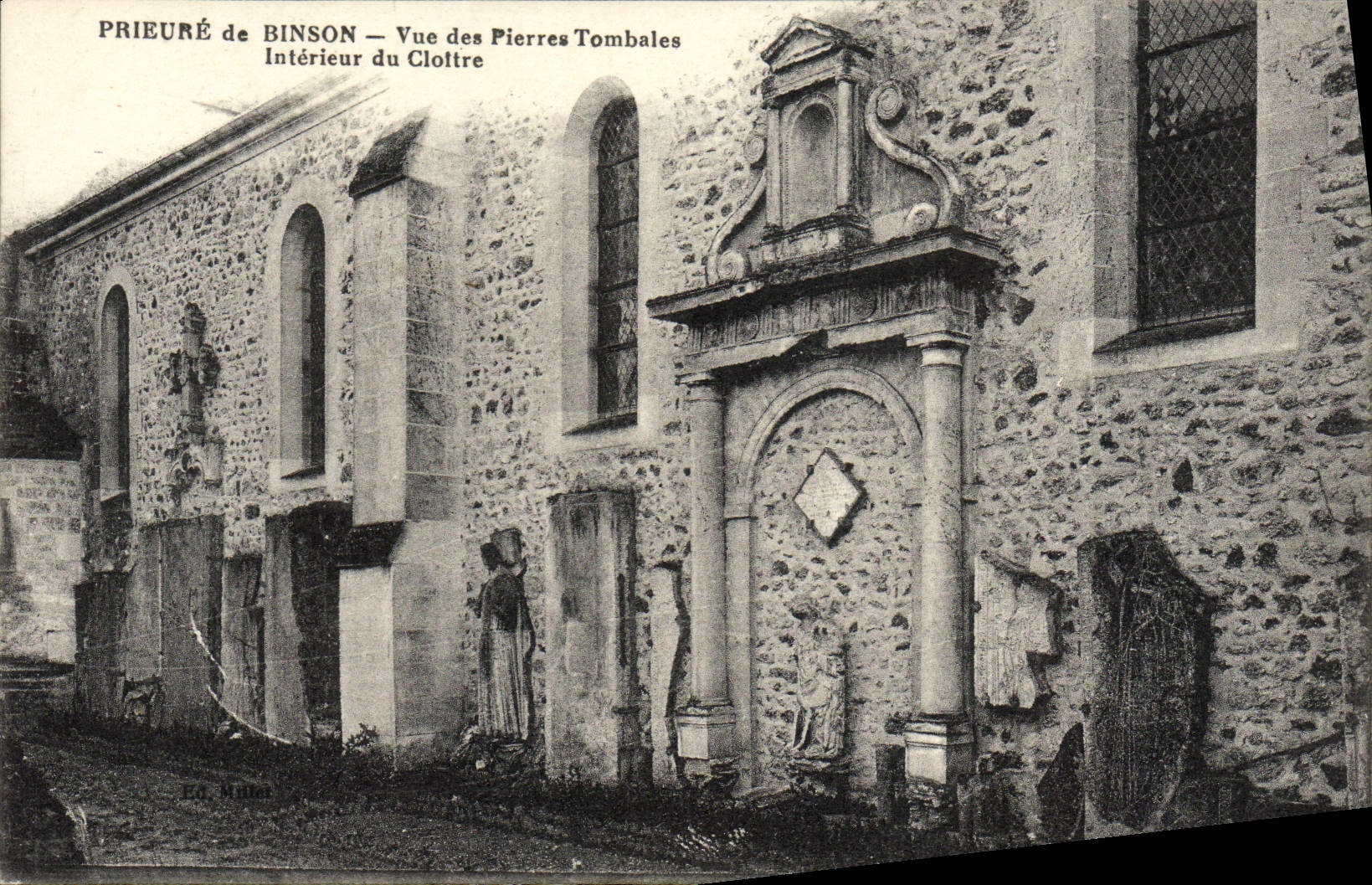 CPA Prieure de Binson Vue des pierres tombales Interieur du cloitre