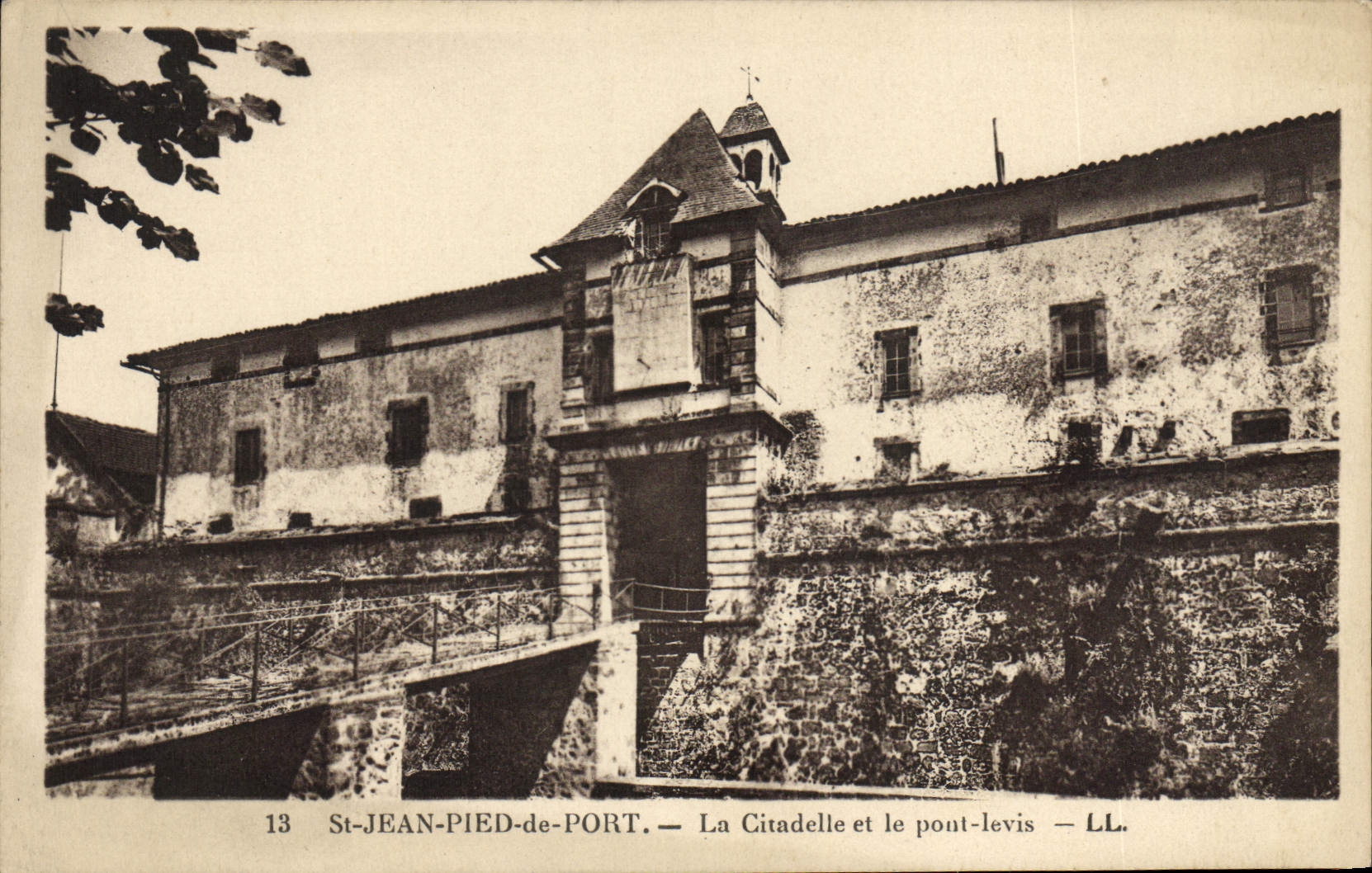 St-JEAN-PIED-de-PORT — La Citadelle et le pont-levis — LL.