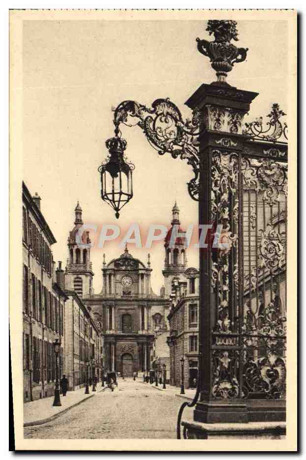 CPA Nancy Rue Maurice Barres et la Cathedrale une des grilles de Jean Lamour