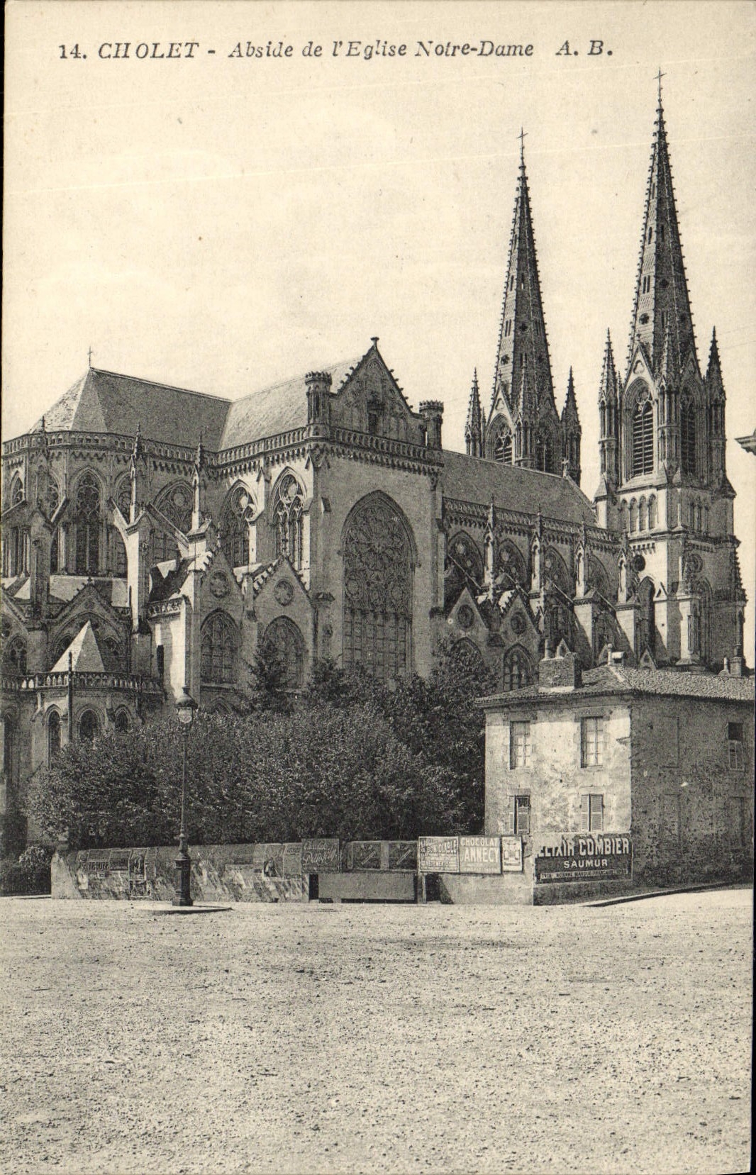 CPA Cholet Abside de L'Eglise Notre Dame