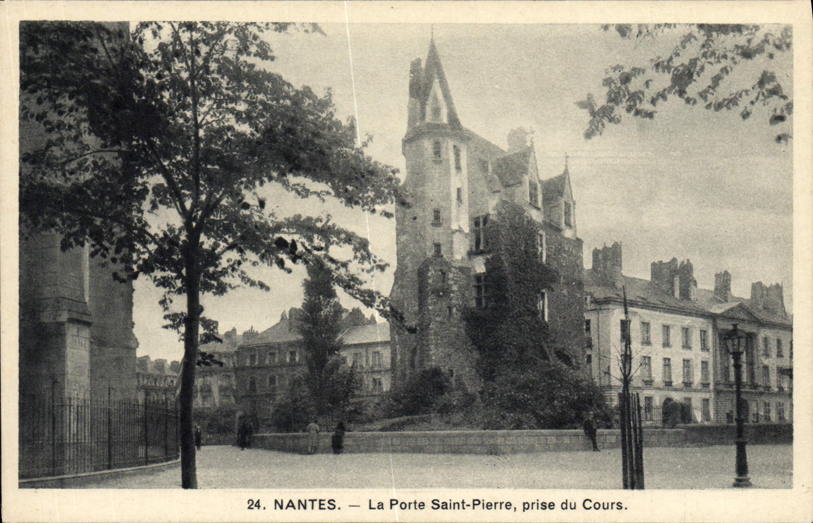 CPA Nantes La Porte Saint Pierre Prise Du Cours
