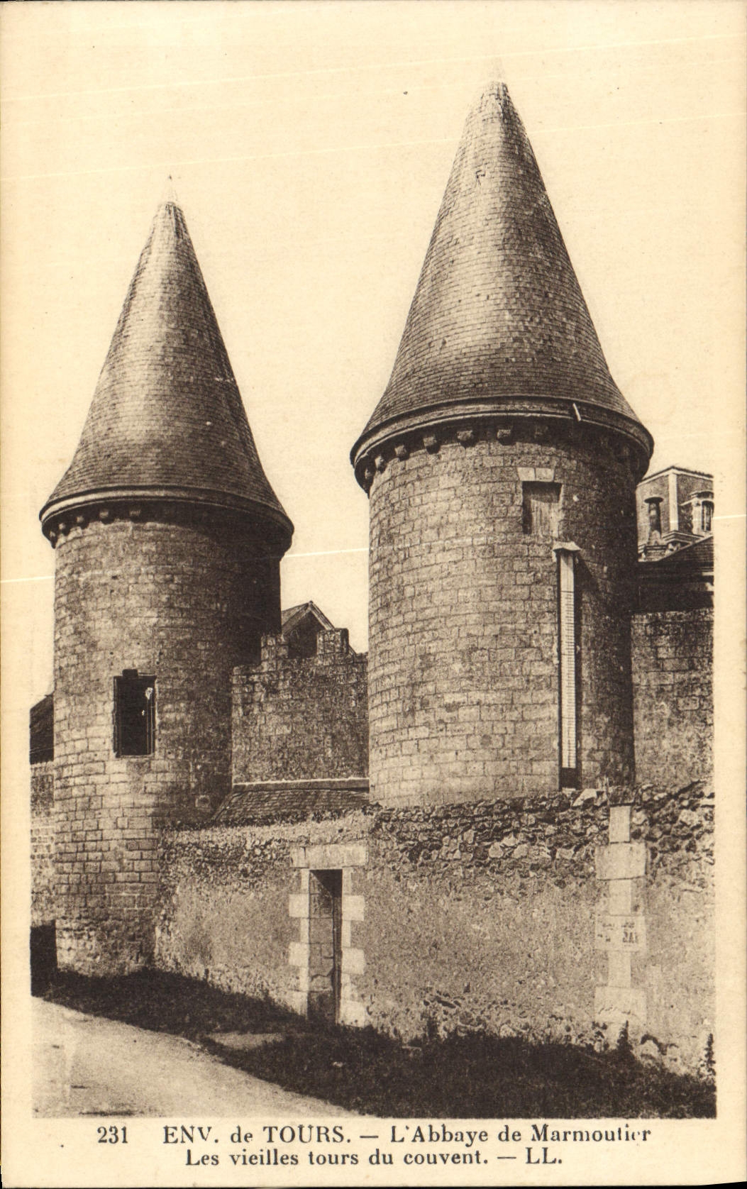 CPA Env De Tours L'Abbaye De Marmoutier Les Vieilles Tours Du Couvent