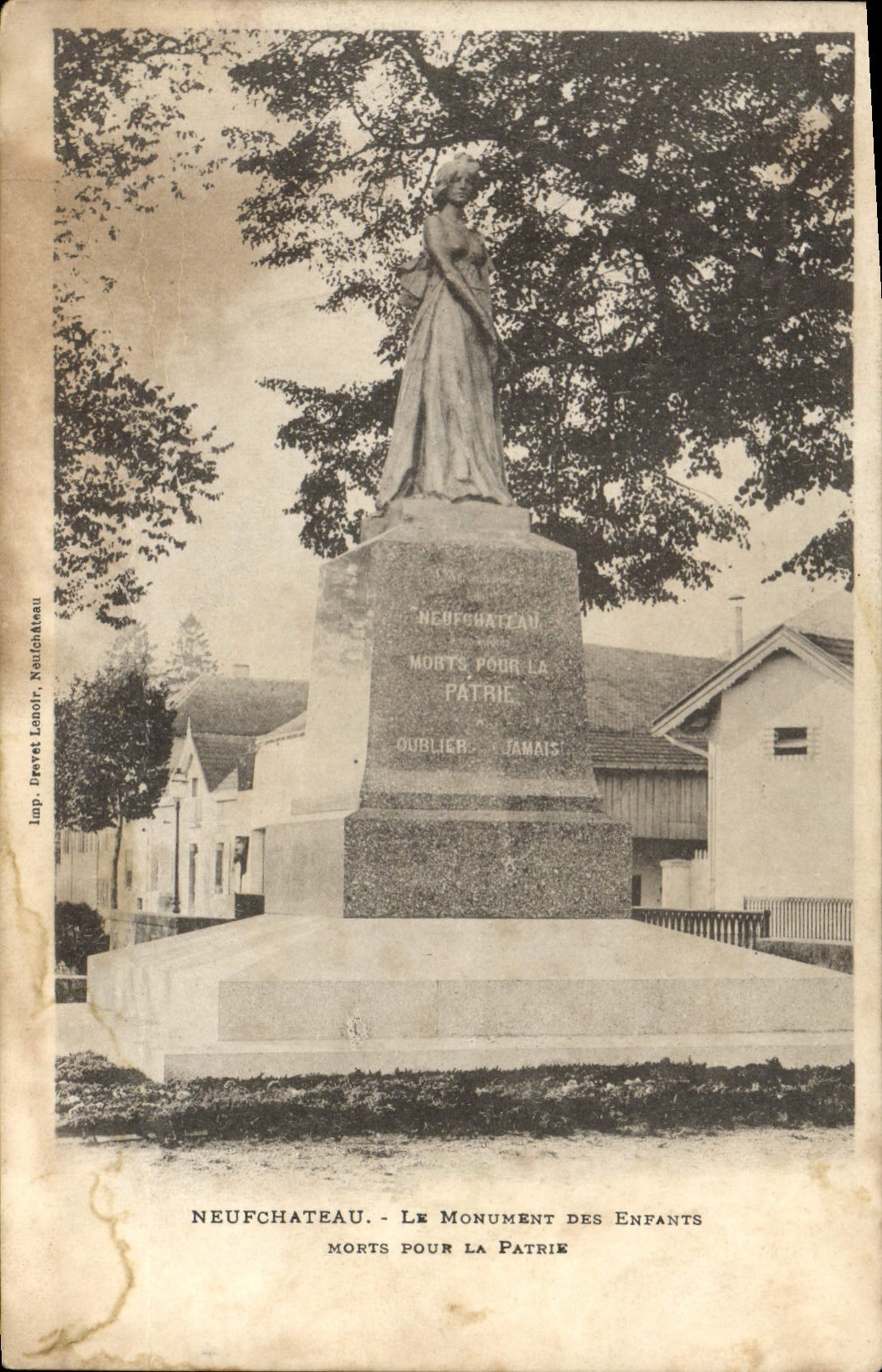 CPA Neufchateau Le Monument Des Enfants Morts Pour La Partie