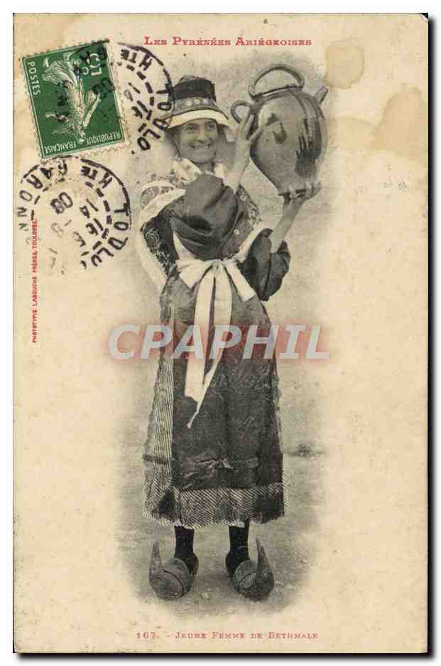 CPA Les Pyrenees Ariegeoises Folklore Costume