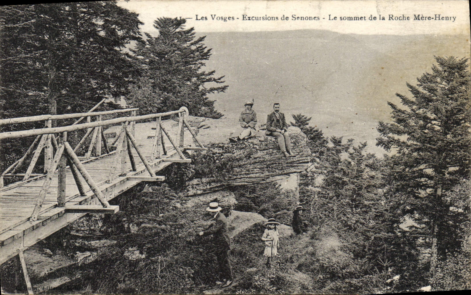 CPA Les Vosges Excursions De Senones Le Sommet De La Roche Mere Henry