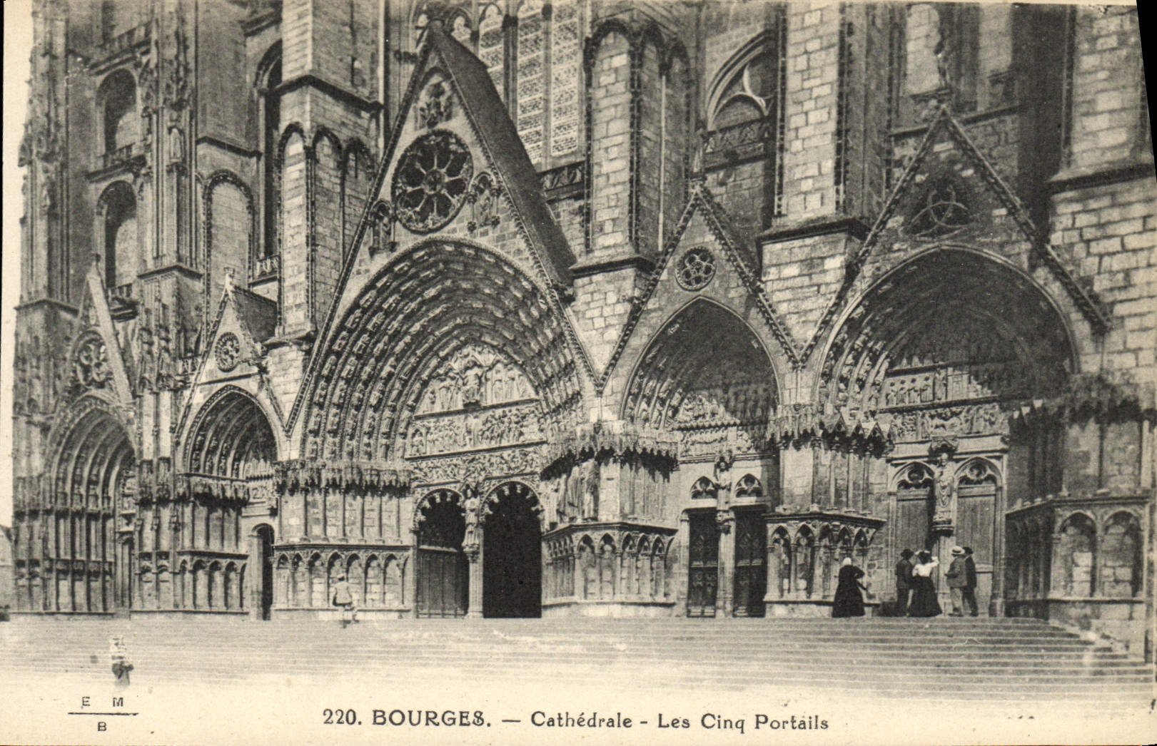 CPA Bourges Cathedrale Les Cinq Portails