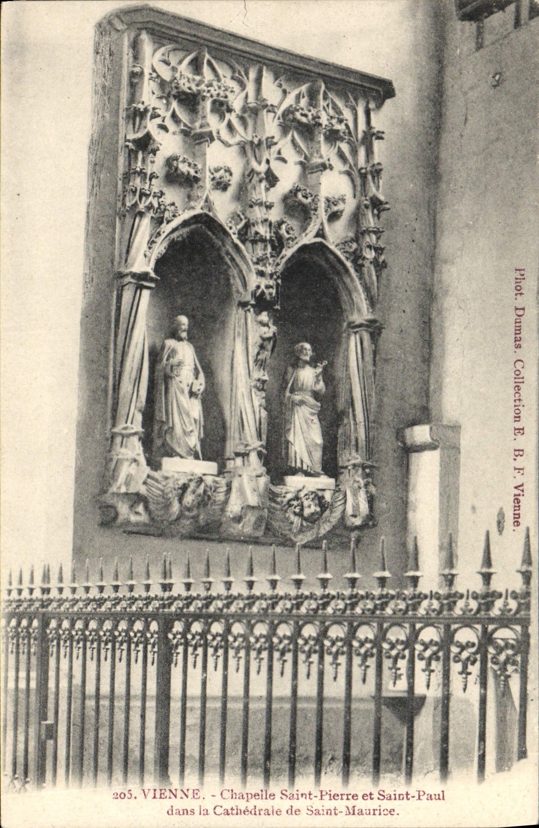 Kapelle Saint-Pierre und Saint-Paul — innerhalb der Kathedrale Saint-Maurice — Foto. Dumas, Sammlung E. B. F. Vienne