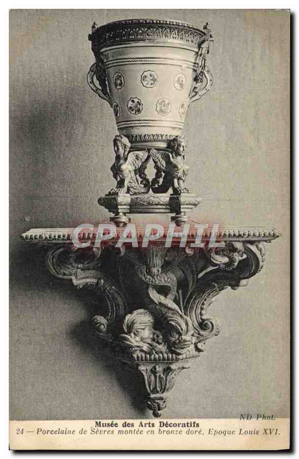 Musée des Arts Décoratifs — Porcelaine de Sèvres montée en bronze doré, Époque Louis XVI — ND Phot.