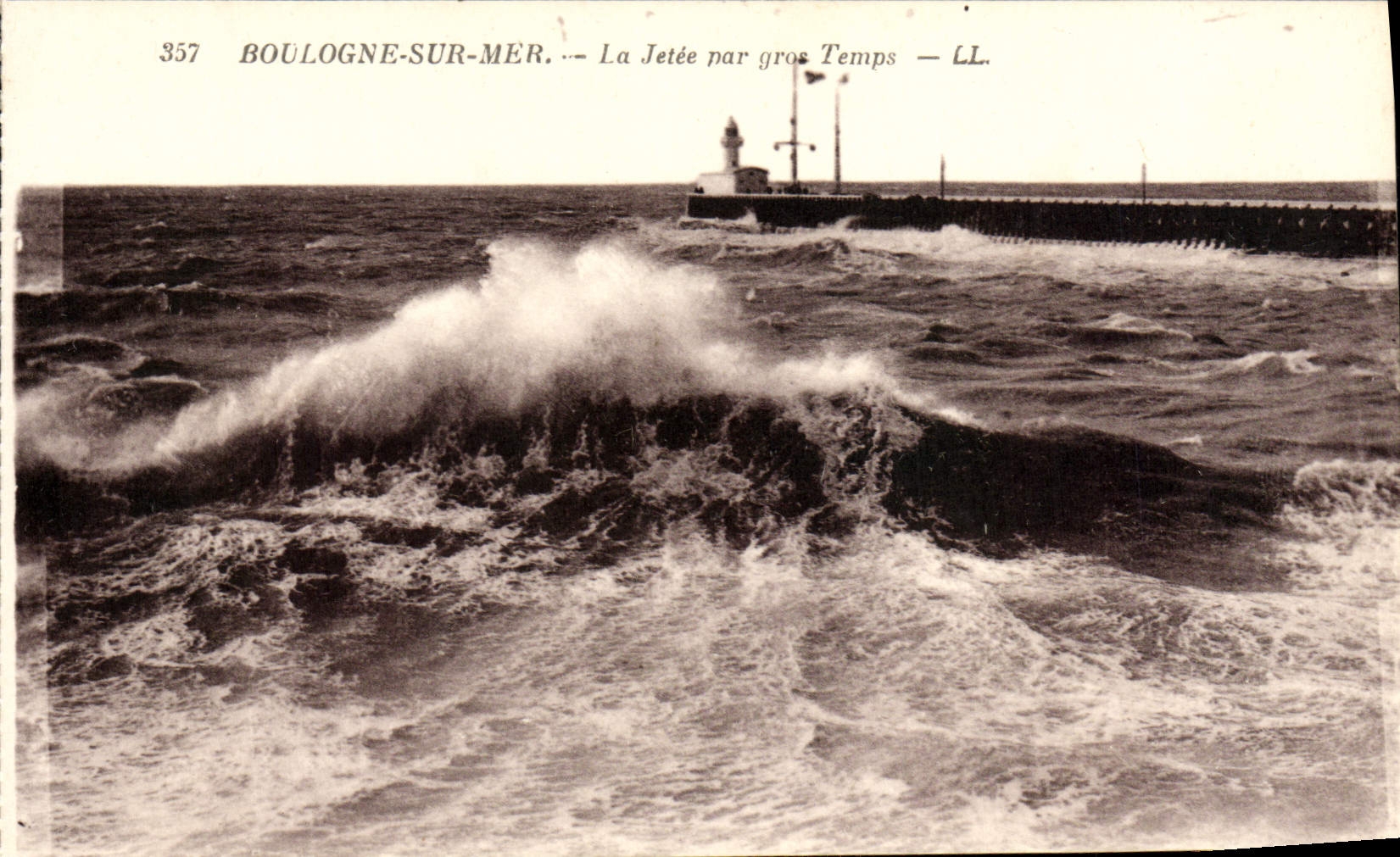 Boulogne-sur-Mer — La Jetée par gros Temps — LL, n° 357